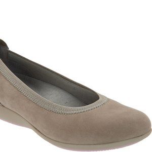 Dansko Kristin beige flats